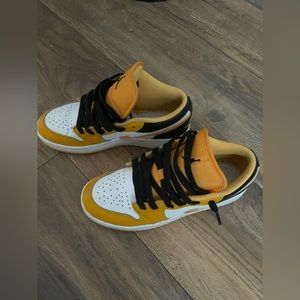 Worn Jordan Lows in size 4